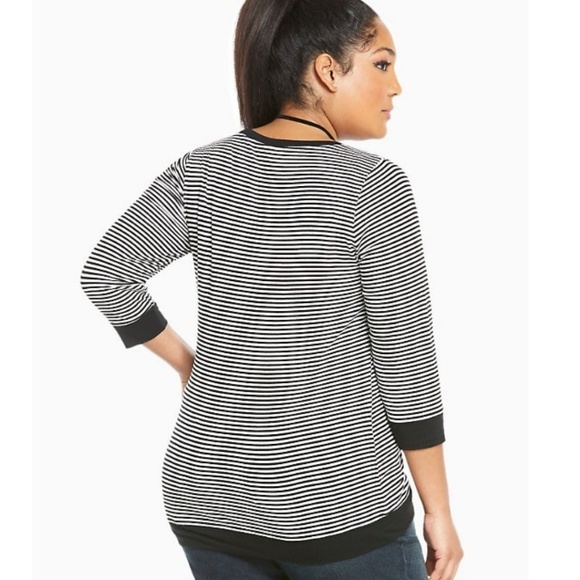 Black and white top - Picture 2 of 3